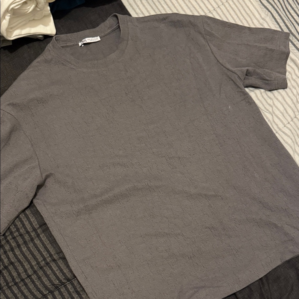 Zara Men's Gray T-Shirt